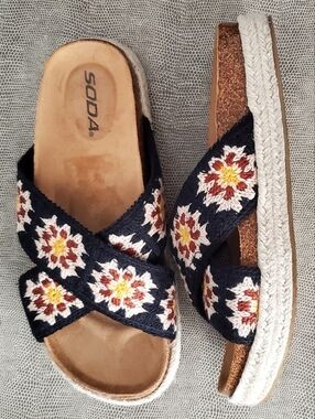 Soda Women's 7 Floral Crochet Platform Footbed Sandals Black